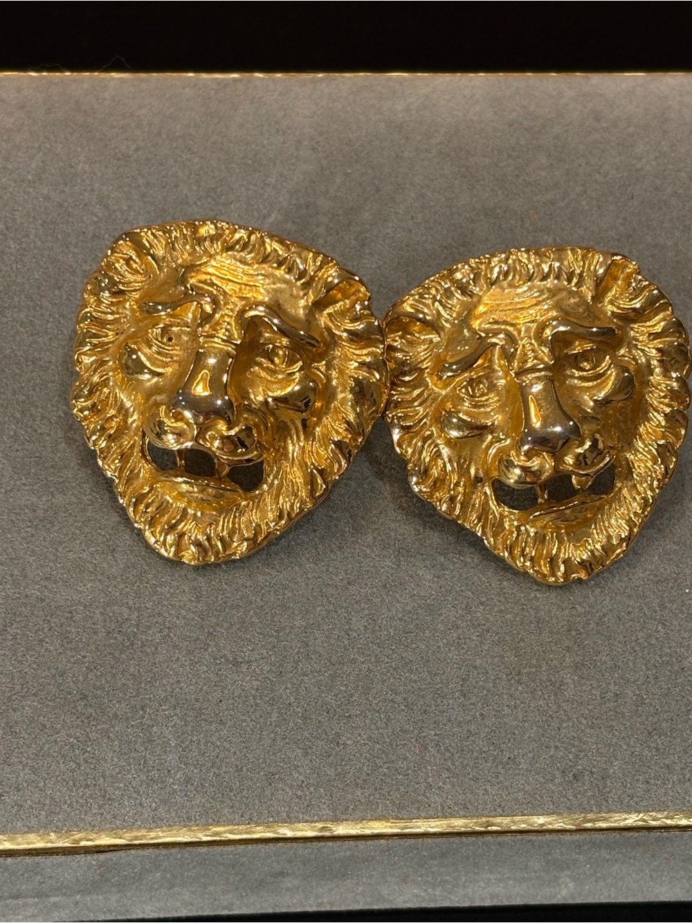 Vintage Gold Lion Head Shoe Clips